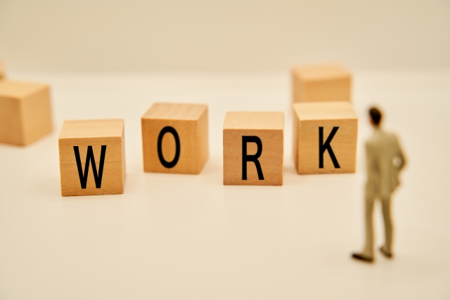 特定技能として働くことをイメージした人型とWORKと書かれた文字