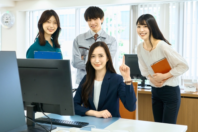 ポイントを説明している受け入れ企業の社員