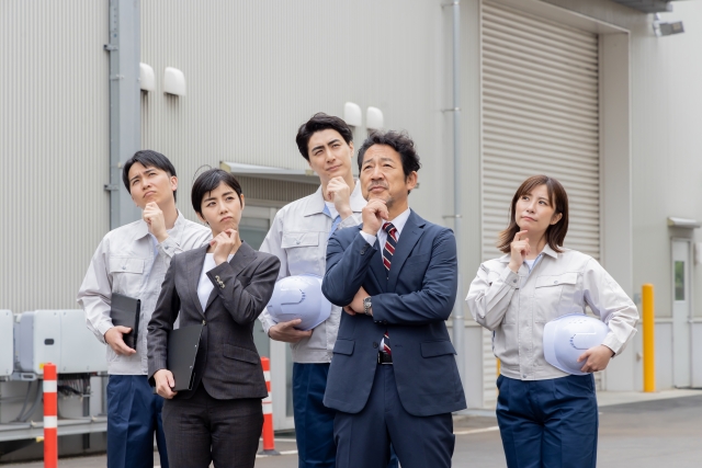 制度の違いについて疑問に思っている会社の従業員