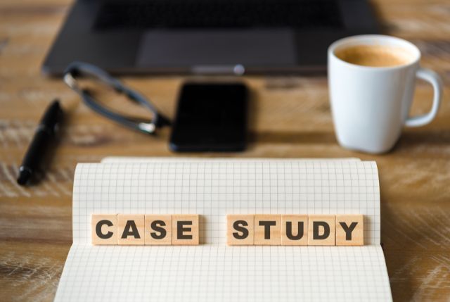 Case Studyの文字とパソコン