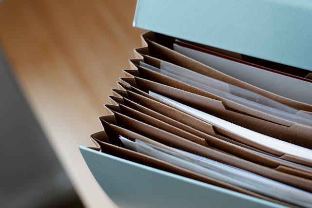 申請書るの入った書類フォルダー