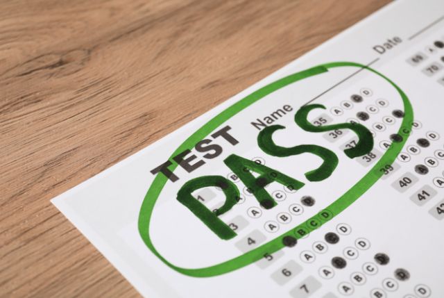 PASSと書かれた技能試験の解答用紙