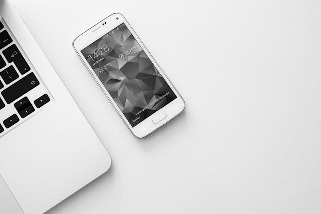 e-ラーニングコース受講に必要なスマホとパソコン