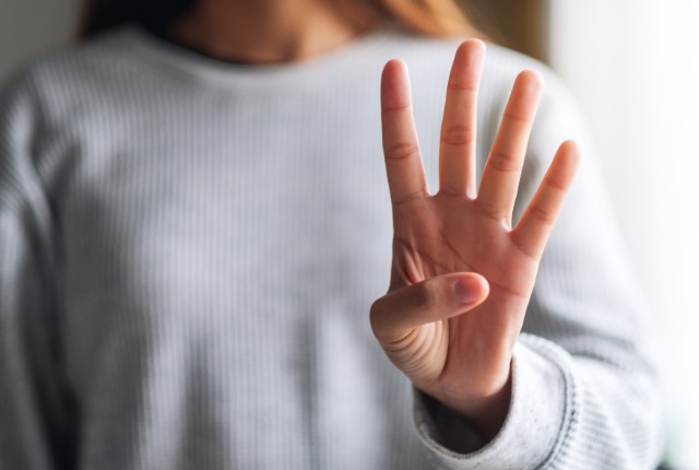 外国人が取得できる4つの介護資格を紹介し、介護福祉士資格取得をサポートする方法を解説する記事のイメージ画像