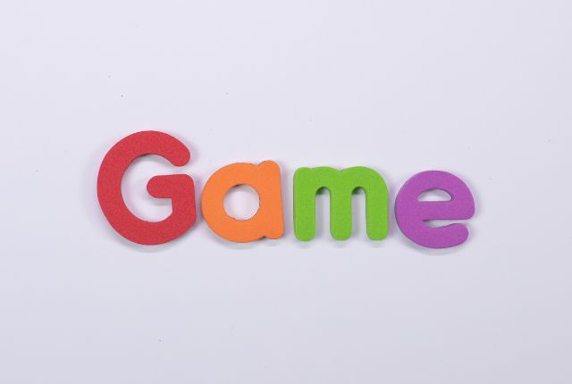 カラフルな文字で「Game」と並べた英単語の写真。日本語教師が使う授業用ゲームやアクティビティのイメージ。