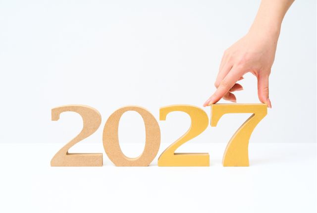 育成就労制度への移行期限となる2027年を示す数字オブジェクトのイメージ